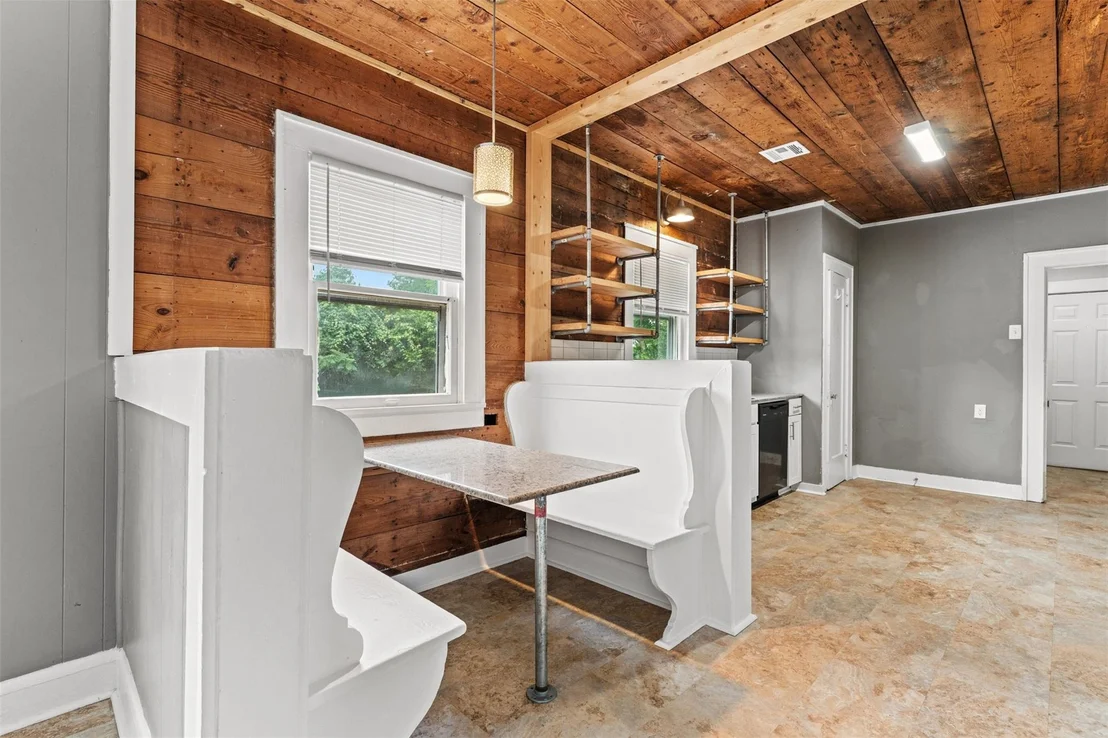 Photo of 512 Herring Avenue