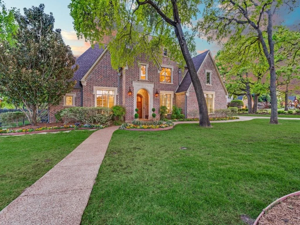 Photo of 701 Regency Court