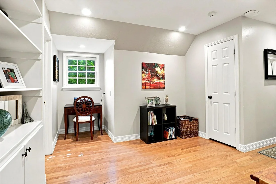 Photo of 933 Blue Lake Circle