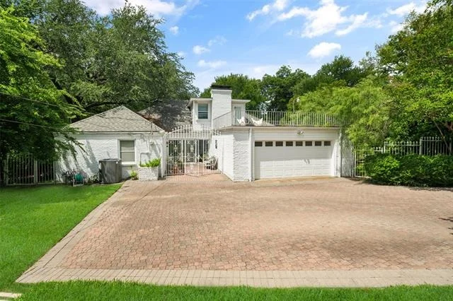 Photo of 622 N Brookside Drive