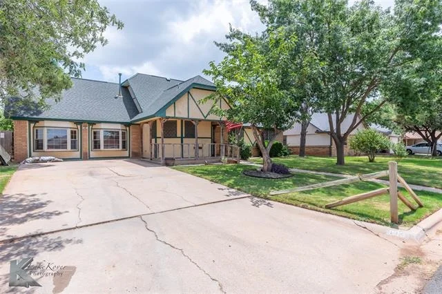 Photo of 809 Chanticleers Lane