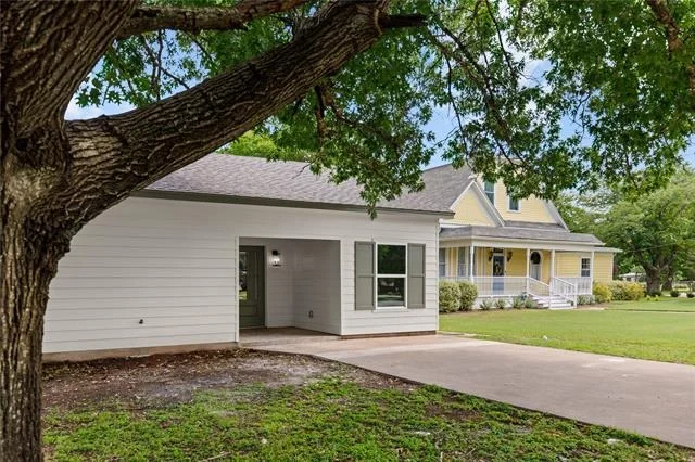 Photo of 502 W 6th Street