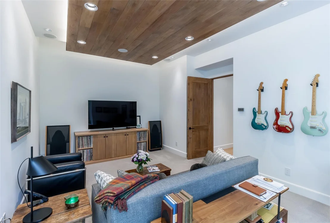 Photo of 341 Devon Drive