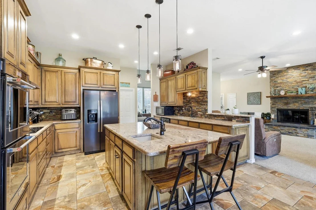 Photo of 312 Lakeside Oaks Circle