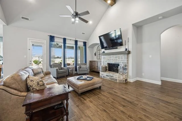 Photo of 1223 Eagle Glen Pass