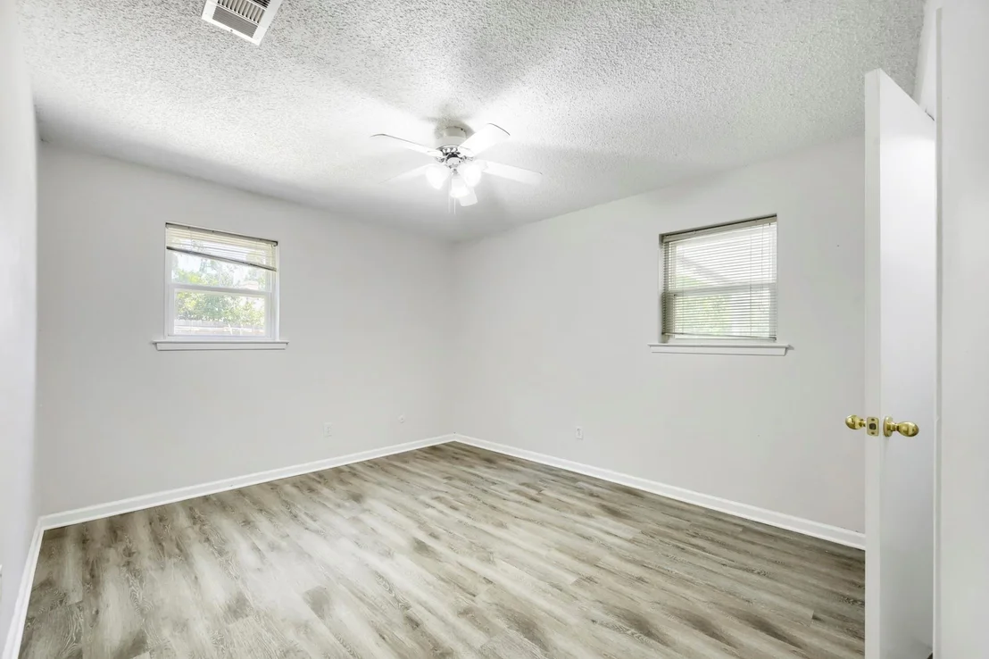 Photo of 917 Stratford Drive