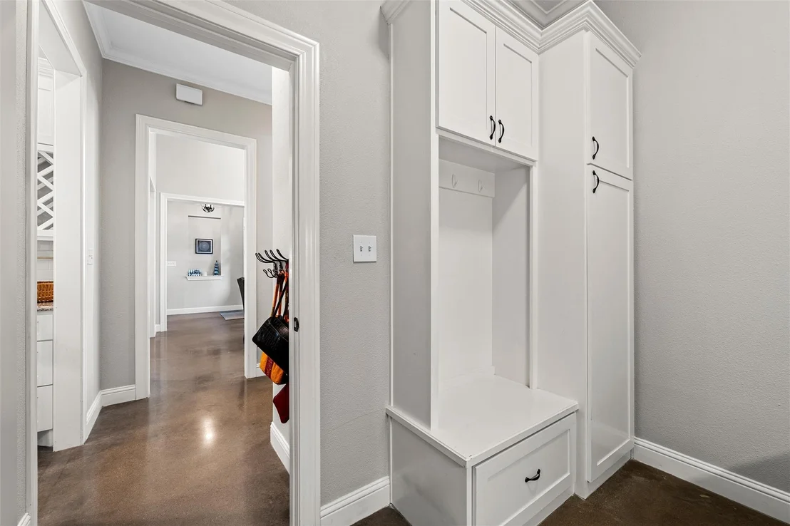 Photo of 580 Whispering Oaks