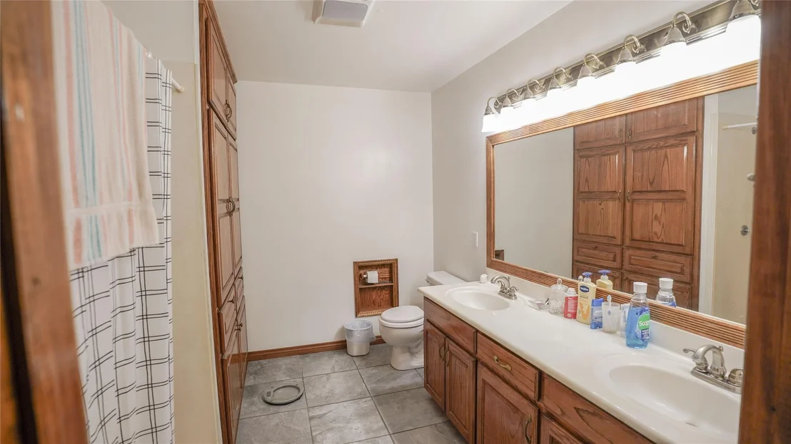 Photo of 16240 Cowan Road