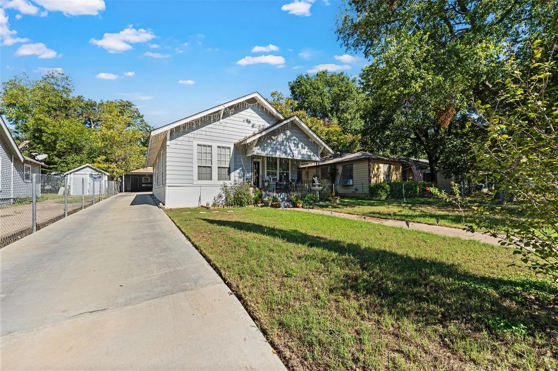 Photo of 3215 Bosque Boulevard