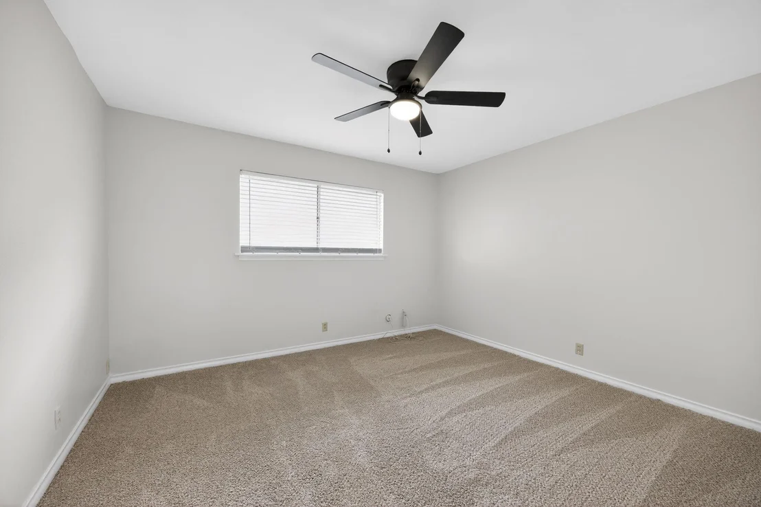 Photo of 1616 W Shields Drive