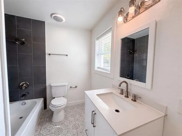 Photo of 832 Central Drive