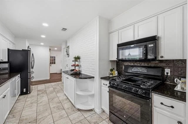 Photo of 6602 Lyons Road