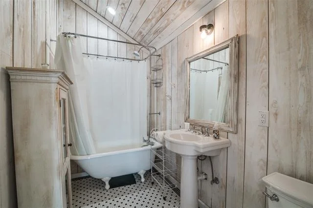 Photo of 7968 County Road 2412