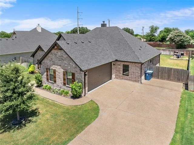 Photo of 932 Gallant Fox Road