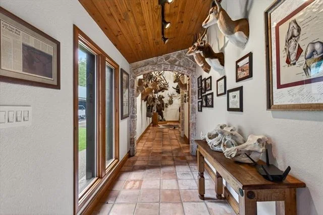 Photo of 906 Valle Vista Drive