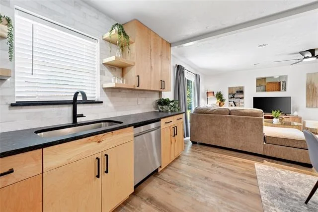 Photo of 5917 Maple Lane
