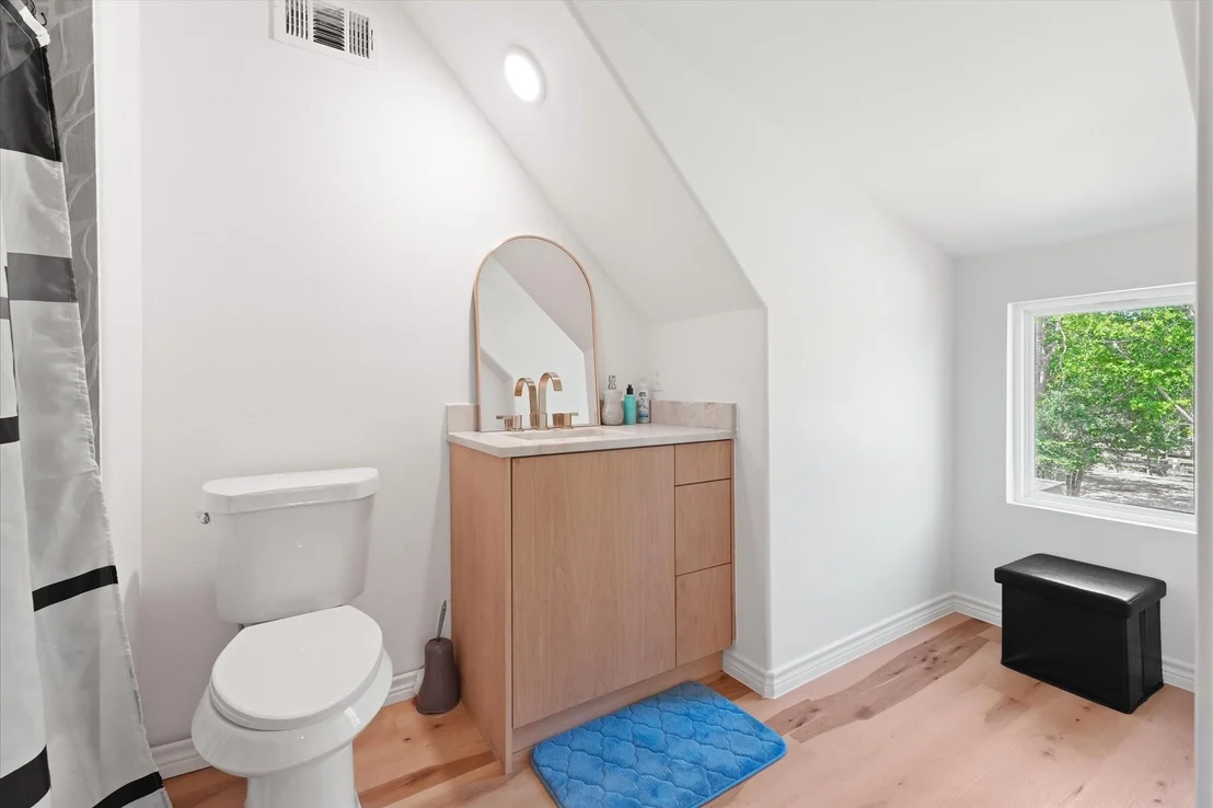 Photo of 9738 Mackenzie Brook
