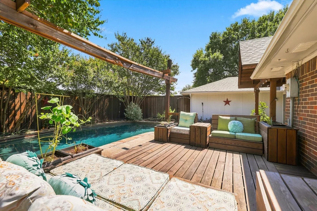 Photo of 2525 Eucalyptus Drive