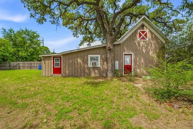 Photo of 307 N Oak Lane