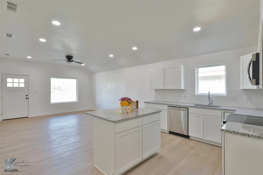 Photo of 2571 Bel Air