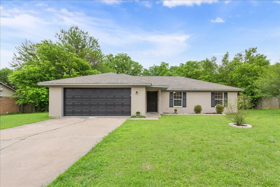 Photo of 329 Applewood Lane