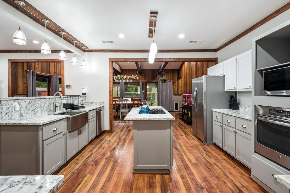 Photo of 207 Shadowwood Trail