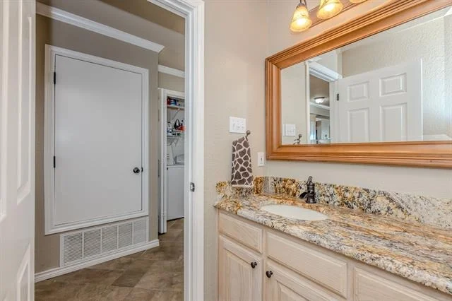 Photo of 140 Oyster Bay