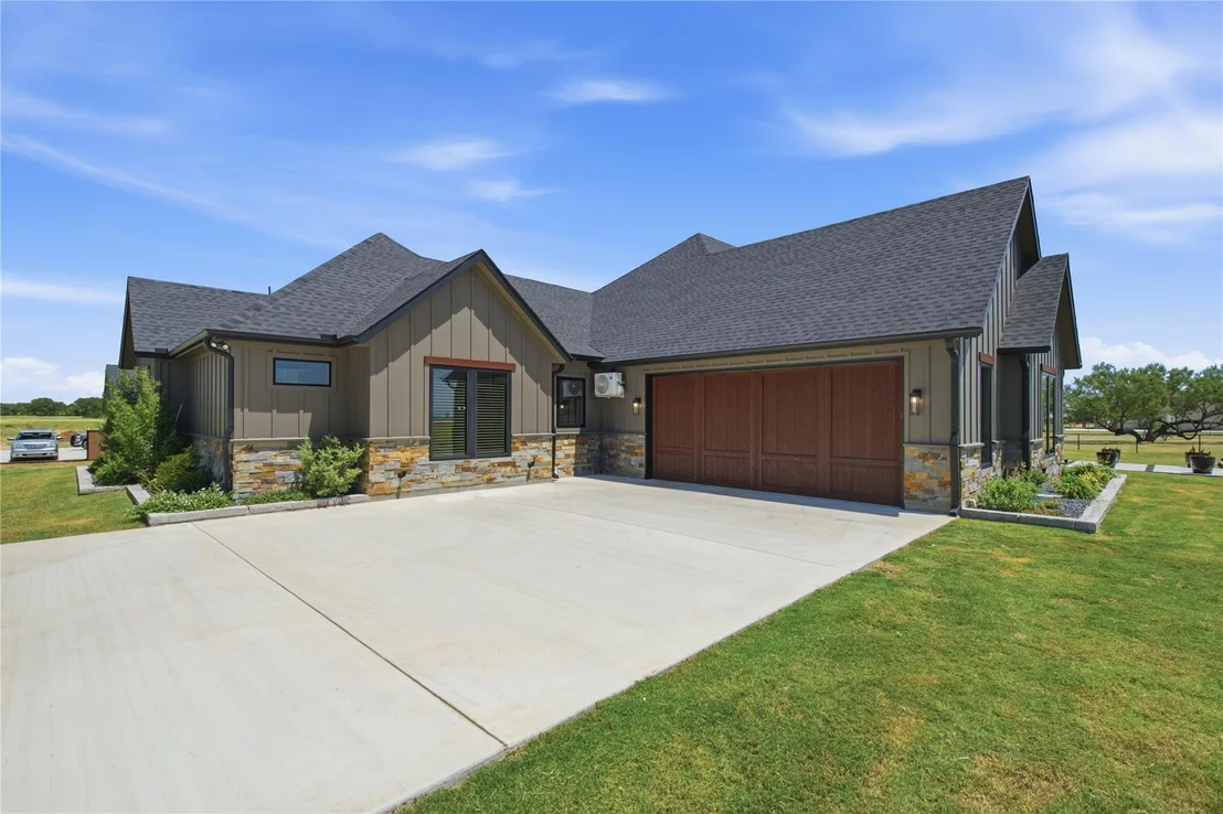 Photo of 2223 Grass Roots Road