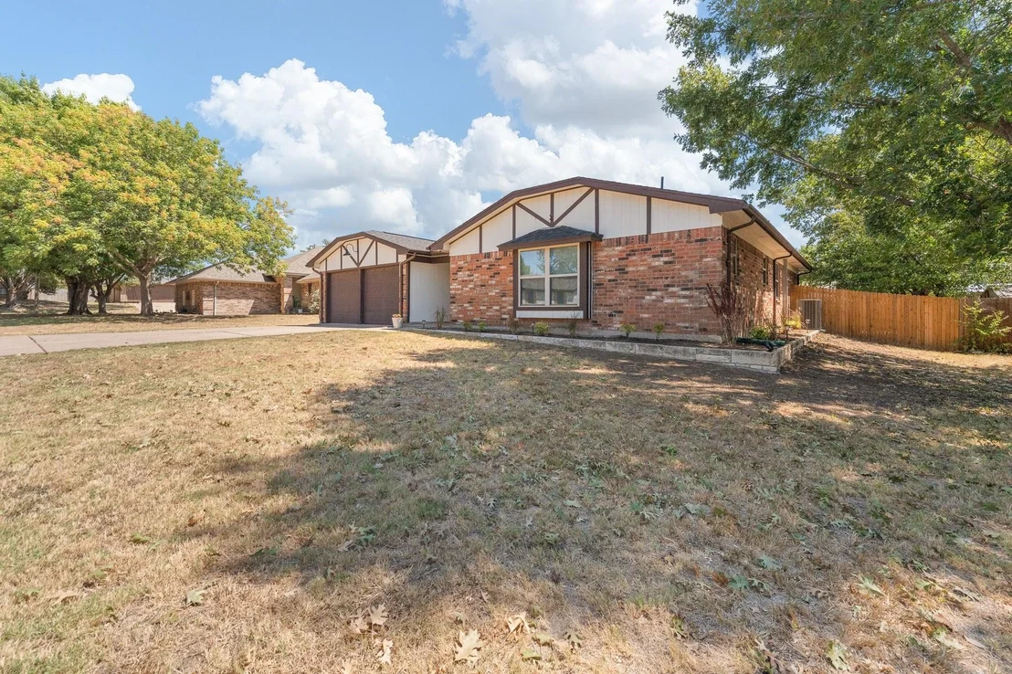 Photo of 433 Black Oak Lane