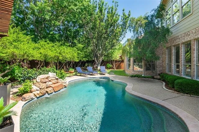 Photo of 909 Sonora Drive