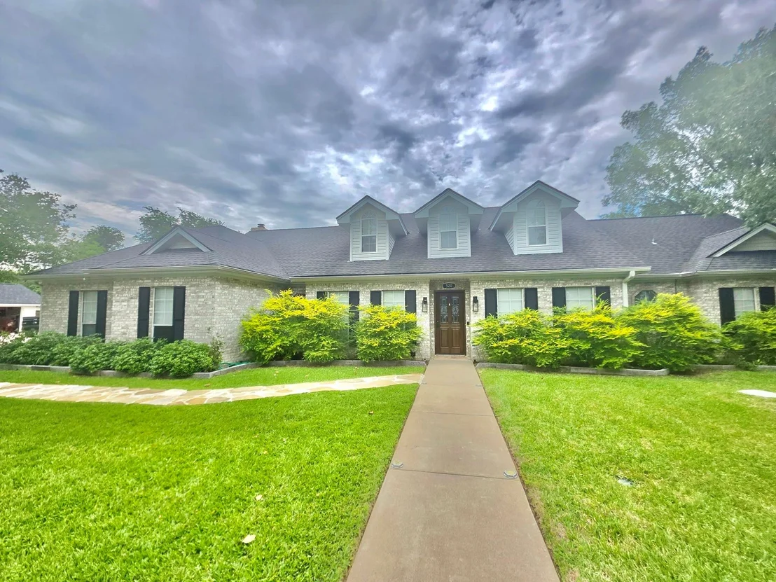 Photo of 520 Red River Road