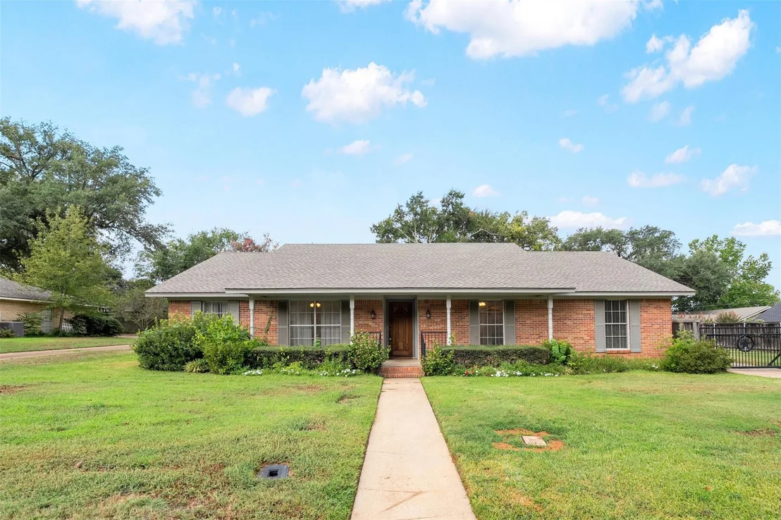 Photo of 925 Bradley Drive