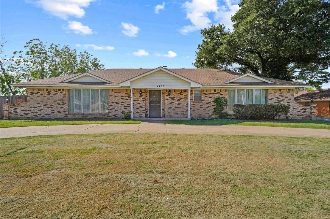 Photo of 1700 Northcrest Drive