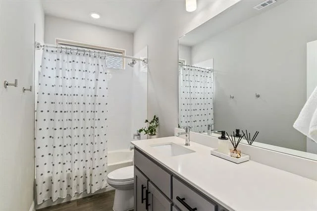 Photo of 1125 Knightsbridge Road