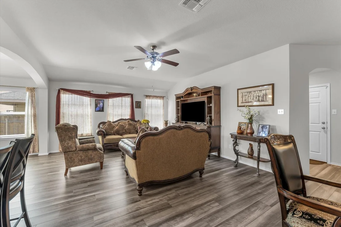 Photo of 2912 Brosnan Road