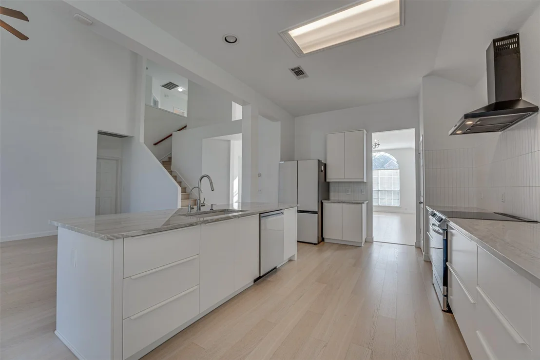 Photo of 558 Presidio Drive