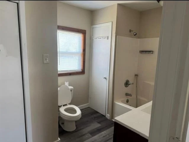 Photo of 323 E Lloyd Street