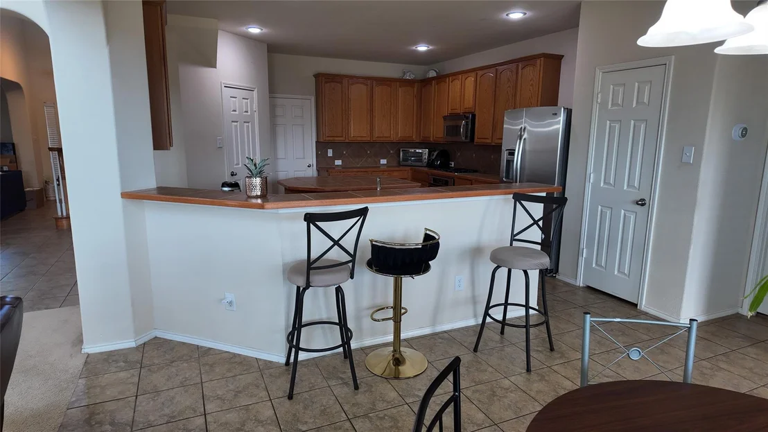 Photo of 421 Roundrock Lane