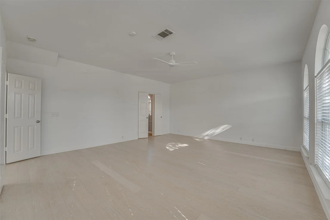 Photo of 558 Presidio Drive
