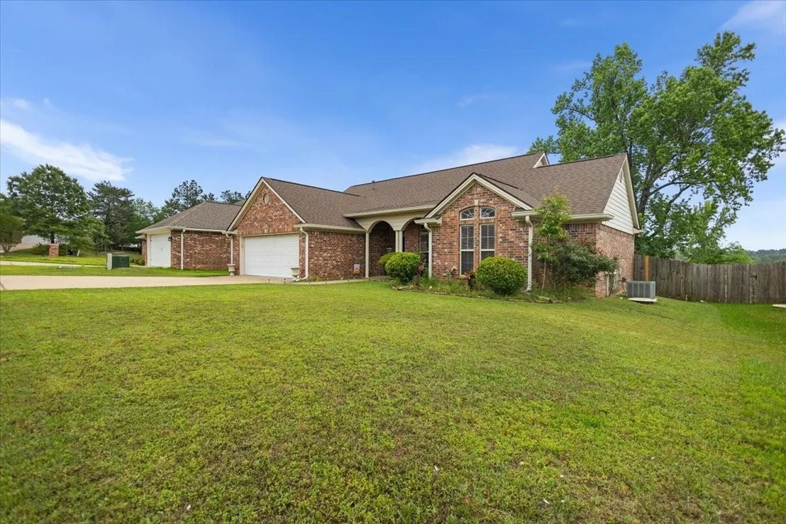 Photo of 220 Sandstone Lane