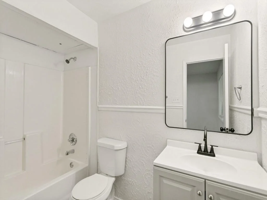 Photo of 905 Hawthorne Drive