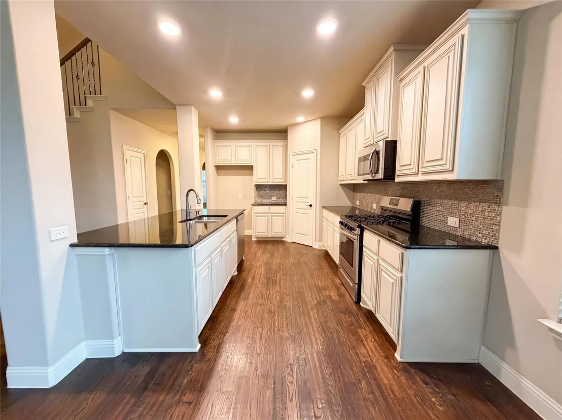 Photo of 725 Lyndhurst Drive