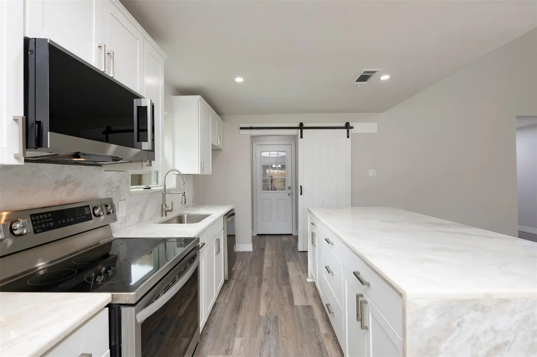 Photo of 314 Sixpence Lane