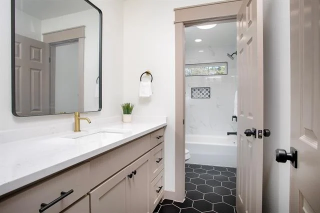 Photo of 411 W Heritage Drive