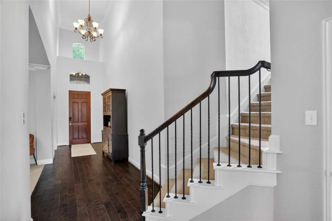 Photo of 830 Woodview Drive
