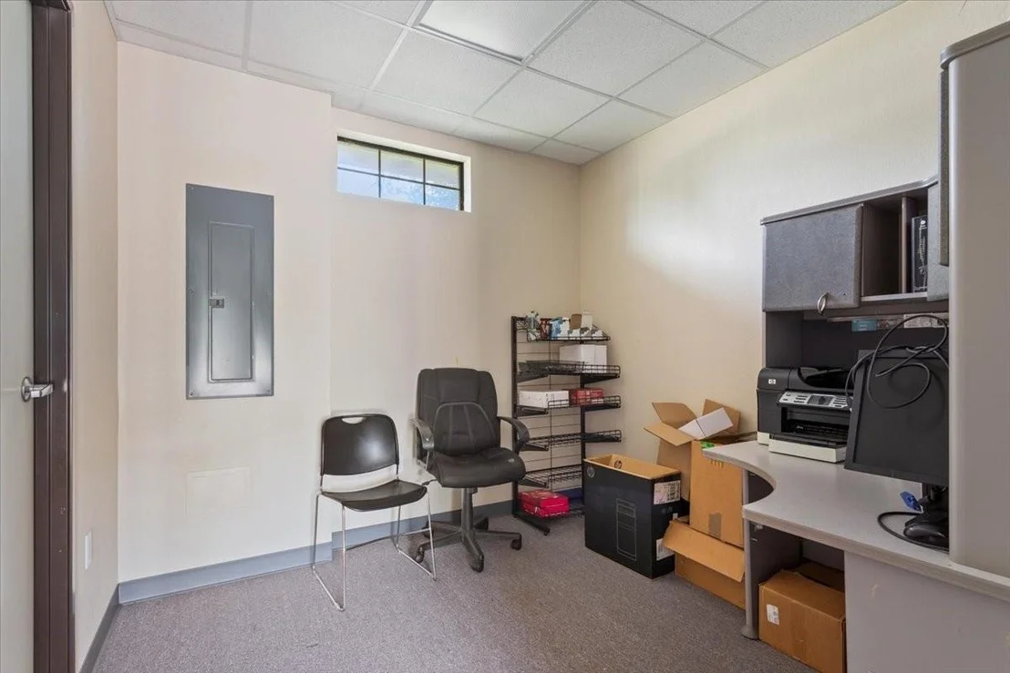 Photo of Unit B at 2419 Herring Avenue