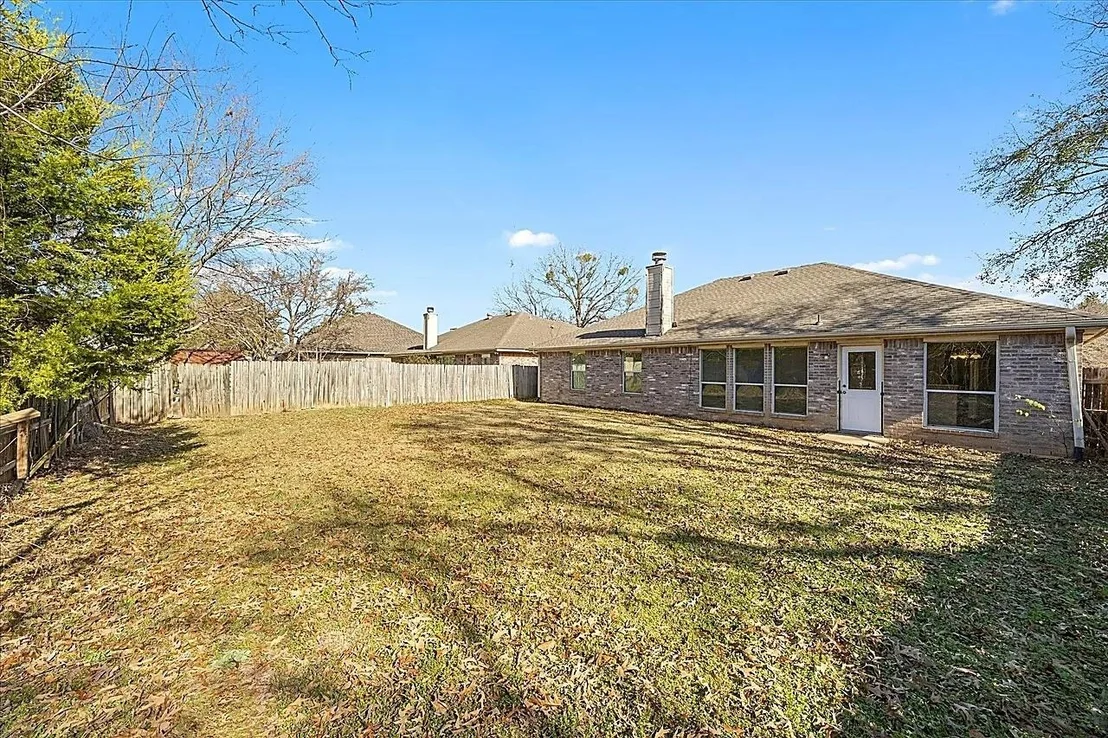Photo of 334 River Oaks Lane