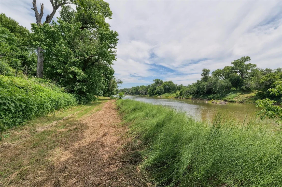 Photo of 505 River Road
