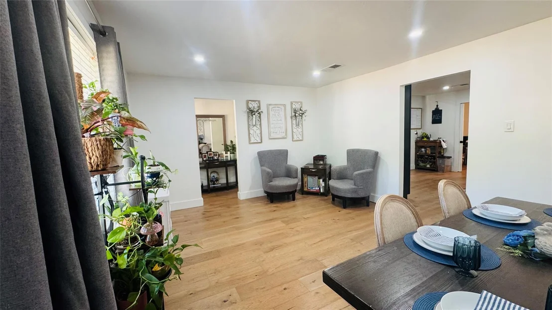 Photo of 1731 N Mockingbird Lane