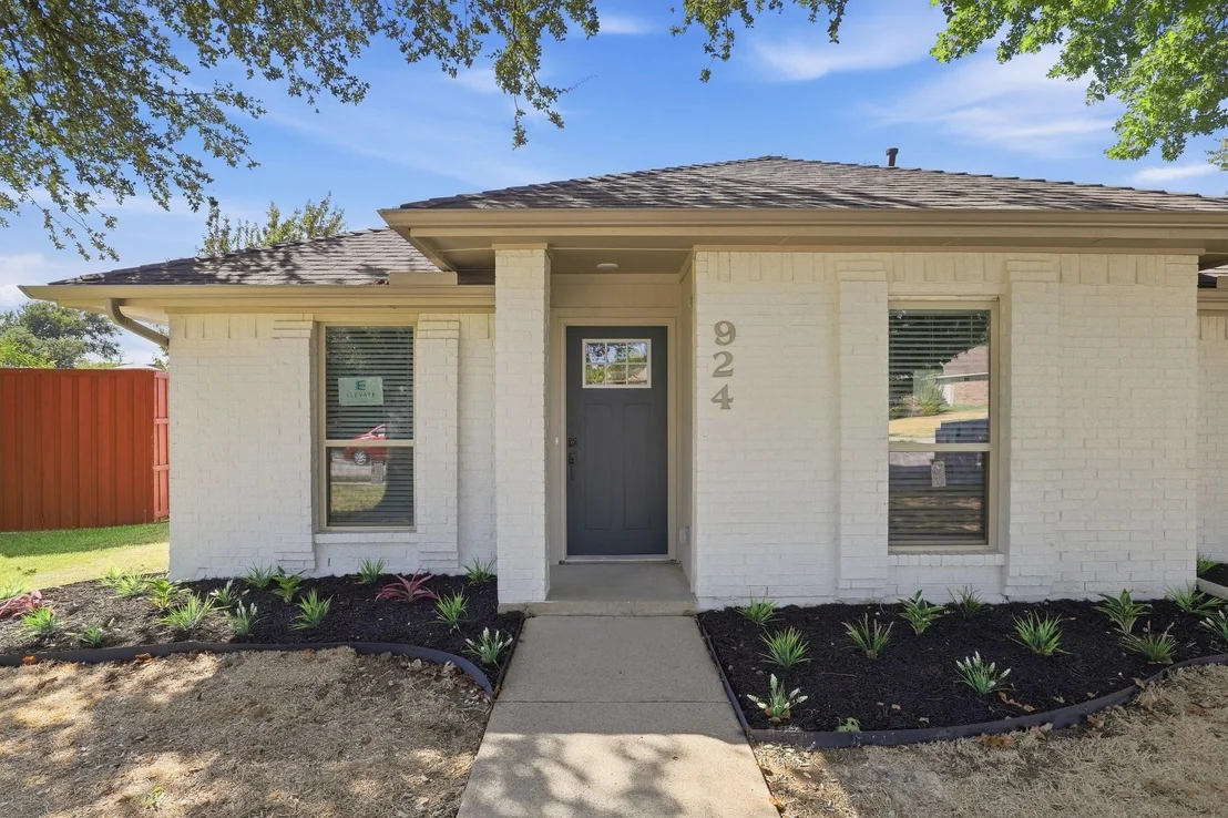 Photo of 924 Edgefield Trail